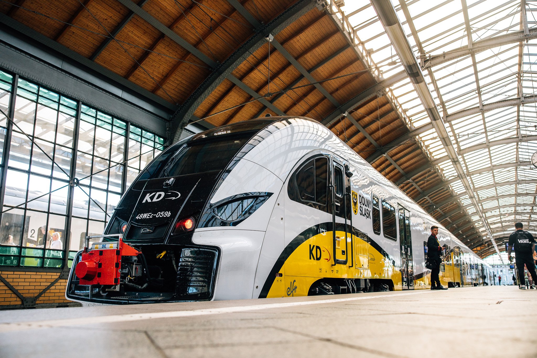 Double success of Koleje Dolnośląskie. Record settlement with KPO and more millions for Elfy